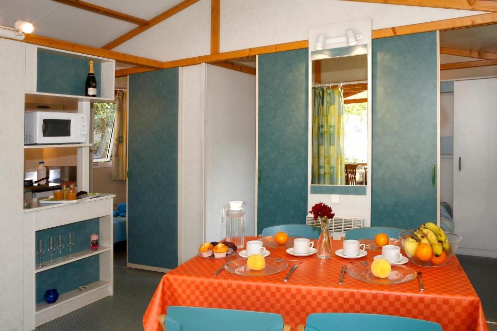 Отель Camping Bassegoda Park Albanya Номер фото