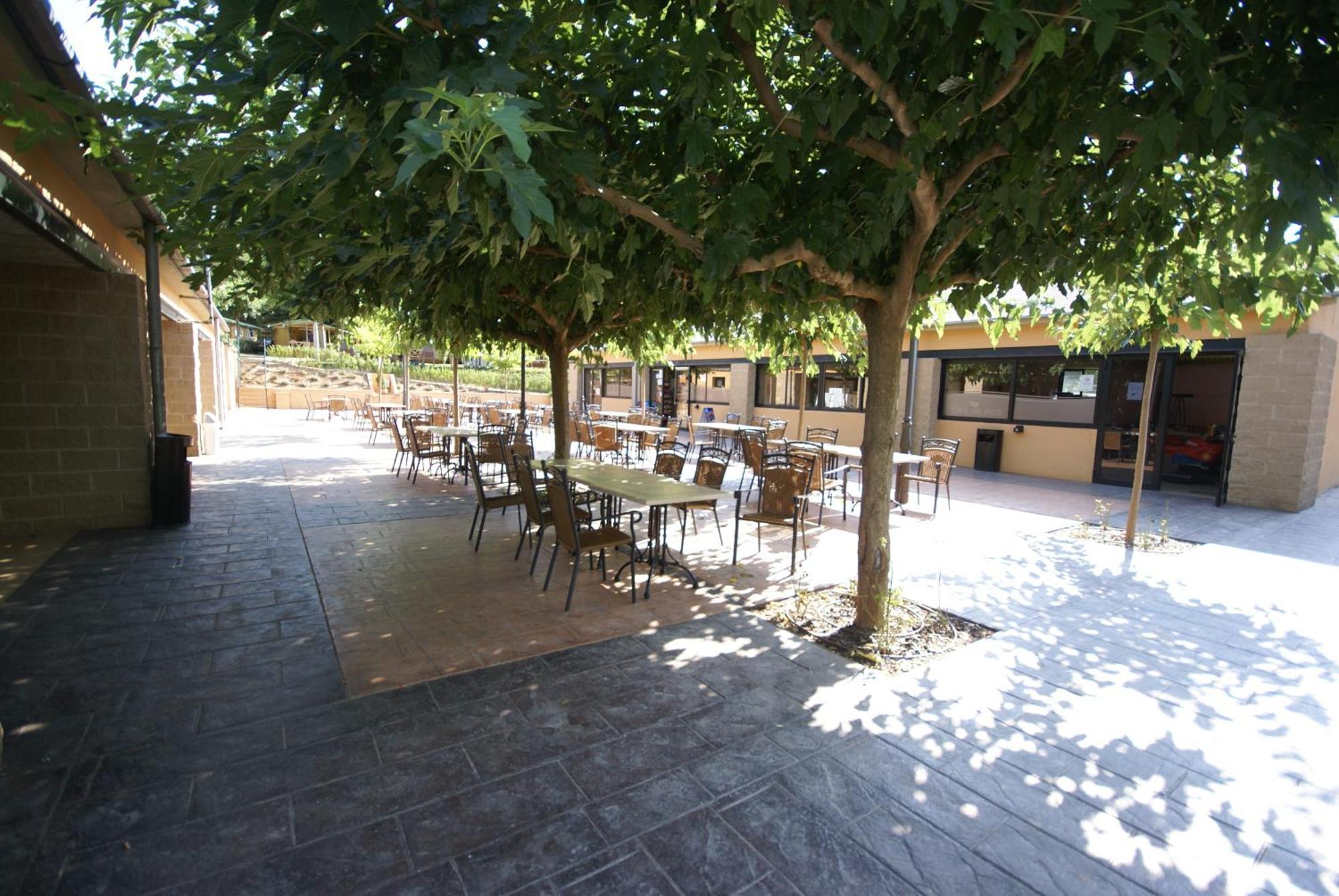 Отель Camping Bassegoda Park Albanya Экстерьер фото