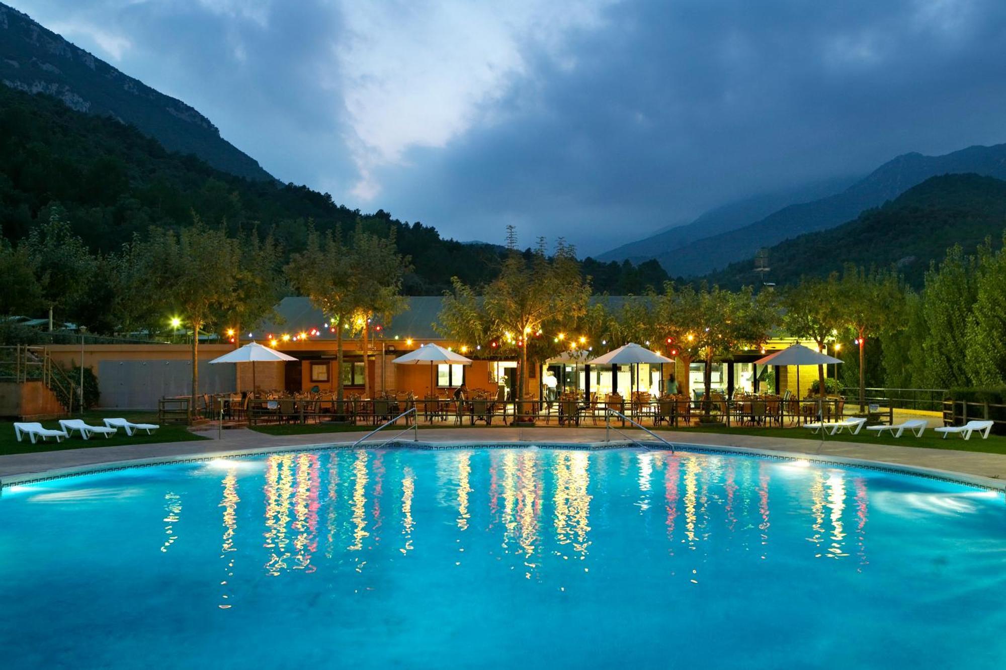 Отель Camping Bassegoda Park Albanya Экстерьер фото