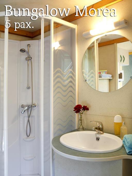 Отель Camping Bassegoda Park Albanya Экстерьер фото